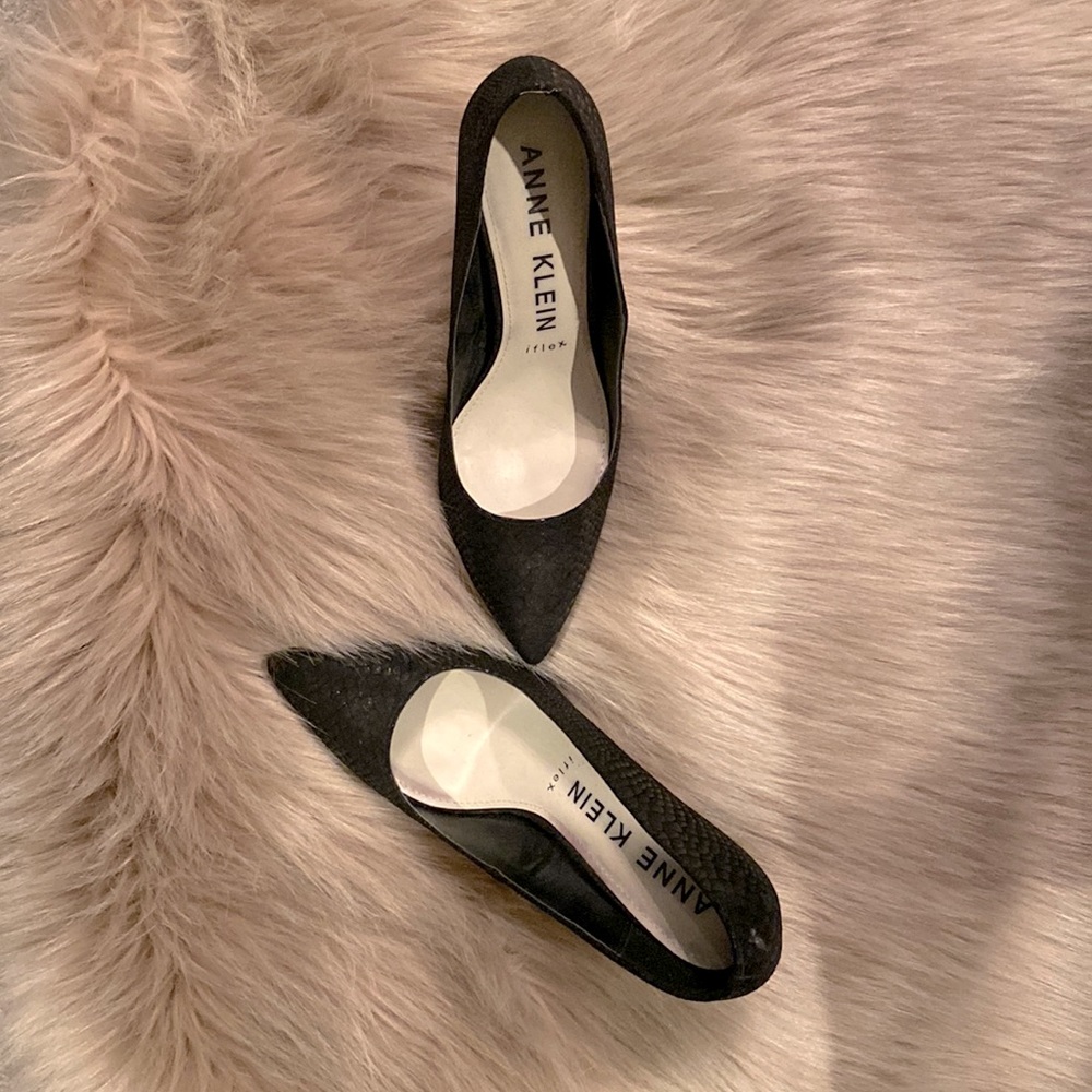 8 1/2 🐍 print black pumps 👠